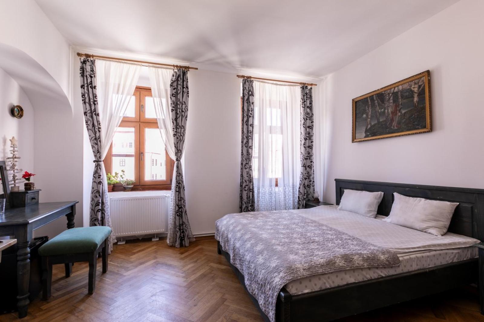 Affittacamere 4 Piata Sfatului 3*