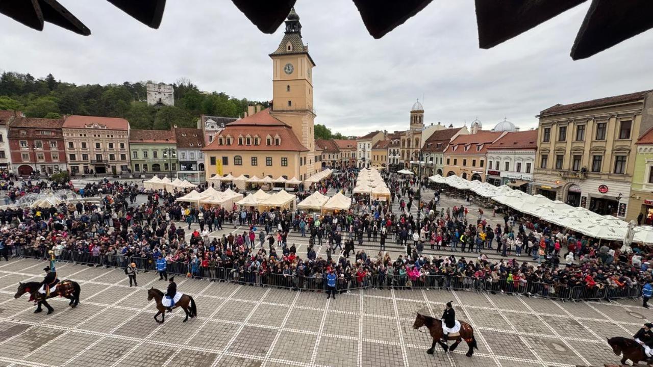 Pensiune 4 Piata Sfatului 3*